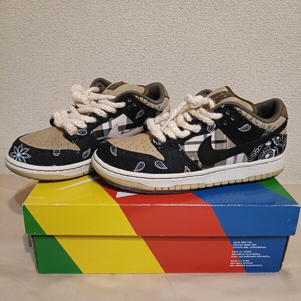 Travis Scott × Nike SB Dunk Low "Black/Parachute Beige"