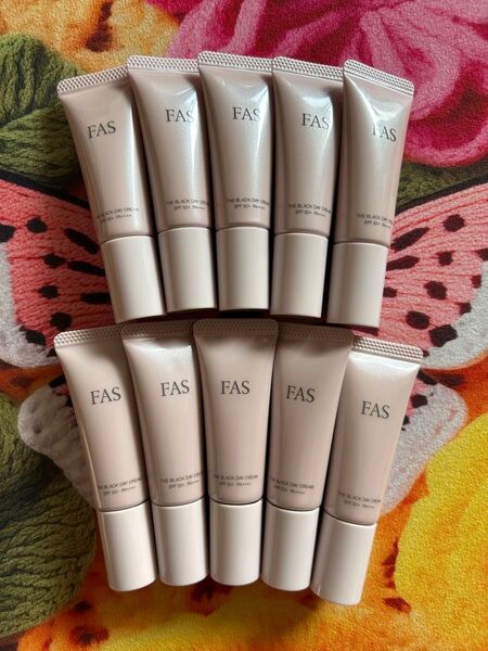 FAS ザ ブラックデイクリーム 日やけ止め 8g ミニサイズ