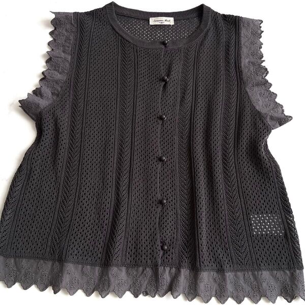 SM2 サマンサモスモス【美品】定価6,490円 レース付透かしニットベスト 透かし編み シアー 丸首 チャコール フリーサイズ