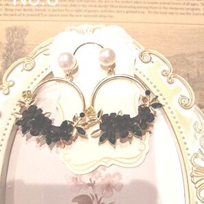 パールとブラックローズのピアス