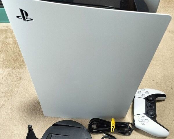 PlayStation5 CFI-1200A01 本体 購入時のものはすべてあり。箱あり。使用時間ソフト2本分。