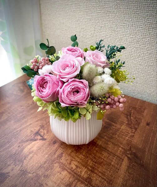 **..可愛いピンクローズアレンジ..*°..お花のある暮らし プリザーブドフラワー