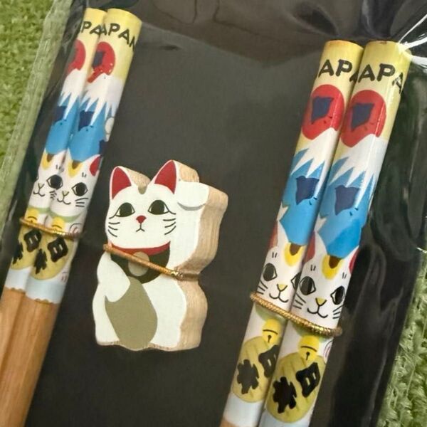 JAPAN 招き猫 プリント 箸 箸置き セット 竹 2組 新品 ねこ 長さ約22,5㎝
