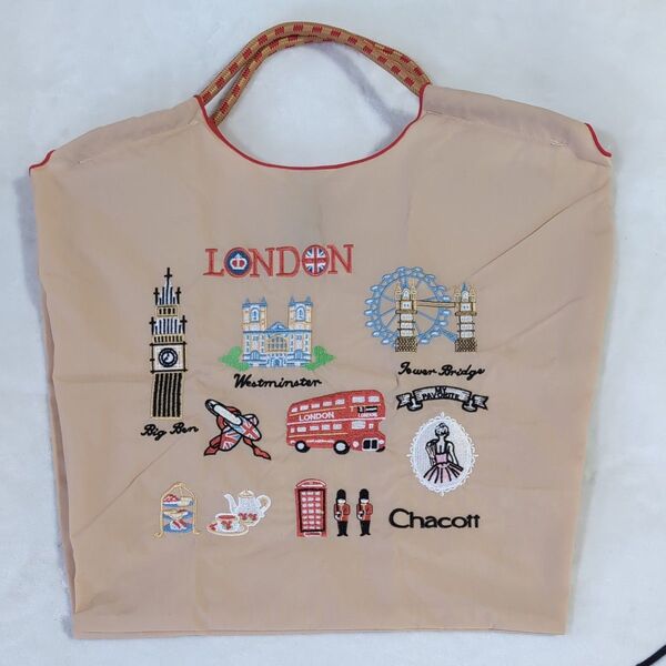 【新品未使用】軽量で便利なナイロン折りたたみトートバッグ ロンドン刺繍 エコバッグ ベージュ