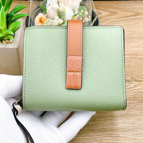 ◇ロエベ◇LOEWE コンパクトジップウォレット ローズマリー / タン グリーン ブラウン 二つ折り財布 アナグラム ブランド