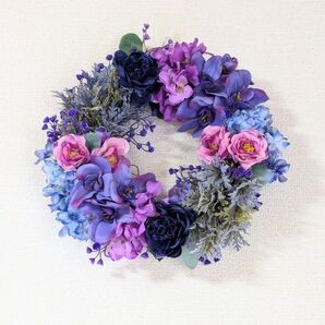 デルフィニウムと薔薇のリース