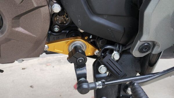 シフトシャフトブラケット スズキ ジクサー250 Vストローム250SX