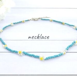 白いお花のビーズネックレス/水色