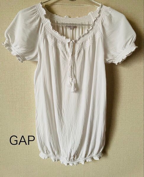 【GAP】ギャップ トップス 半袖 ネックリボン 裾絞り ブラウス ホワイト シャーリング パフスリーブ オフショルダー