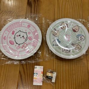 くら寿司コラボ ちいかわと全員集合のお皿各一枚&びっくらポン キーホルダーフィギア くりまんじゅう一個