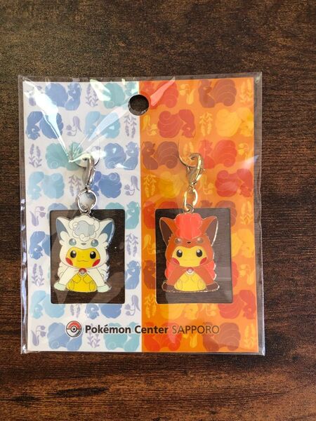 ポケモンセンター ポンチョピカチュウ チャーム メタルチャーム ポケモンセンター キーホルダー