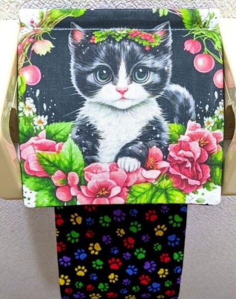 トイレットペーパーホルダー 猫 ハチワレ インテリア 雑貨 日用品 収納 花 ハンドメイド 水玉 薄紫 肉球 動物 ペット 黒 布