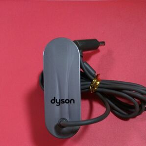 ★ dysonダイソン ACアダプター充電器 210826−02(出力:26.10V 780mA )dyson 純正品
