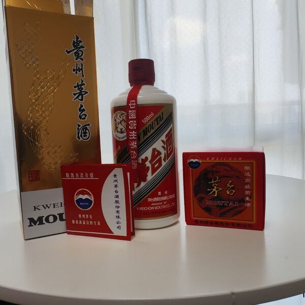 未開栓 貴州茅台酒 中国酒 MOUTAI 43% 特性ミニグラス・箱付 マオタイ 2022 天女ラベル