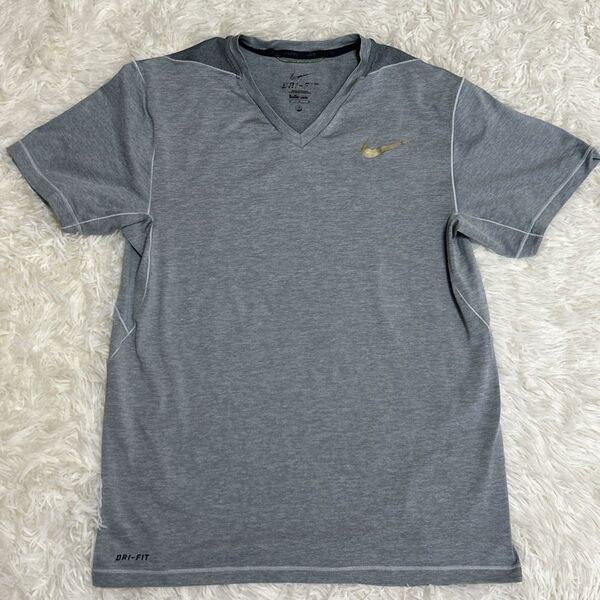 Nike DRI-FIT グレー Vネック Tシャツ サイズM メッシュ ゴールドロゴ ナイキ 半袖シャツ トップス トレーニング