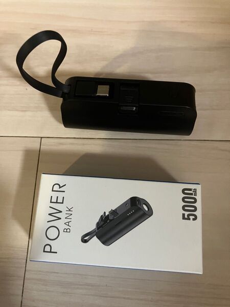 モバイルバッテリー 5000mAh 小型軽量ケーブル内蔵 スタンド機能 PSE認証 ライトニングとType-cに対応 ライト機能