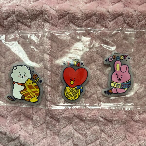 BT21 ラバーキーホルダー RJ TATA COOKY 3個セット