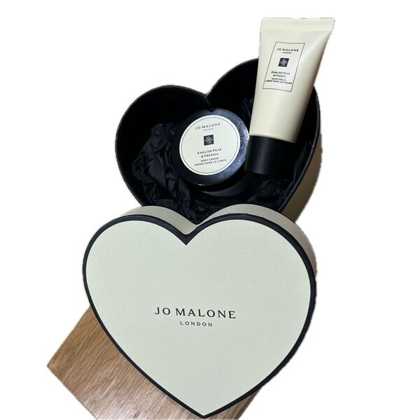 イングリッシュ ペアー & フリージア ボディ クレーム 50mL ハンド クリーム 30mL