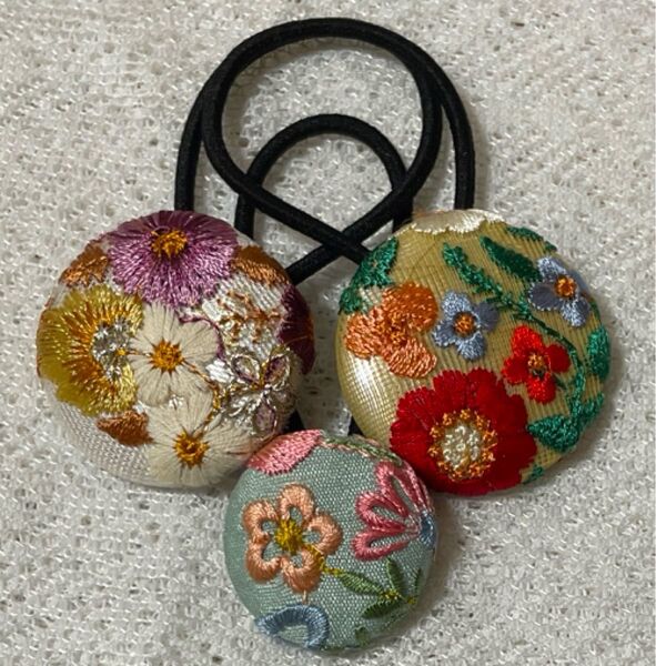 ハンドメイド インド刺繍リボン くるみボタン ヘアゴムセット ②