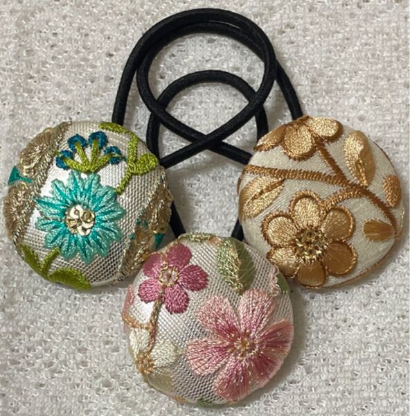 ハンドメイド インド刺繍リボン くるみボタン ヘアゴムセット