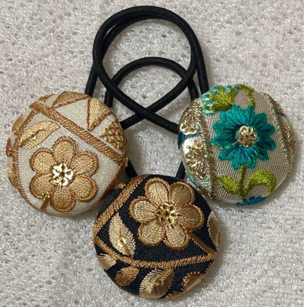 ハンドメイド インド刺繍リボン くるみボタン ヘアゴムセット ②