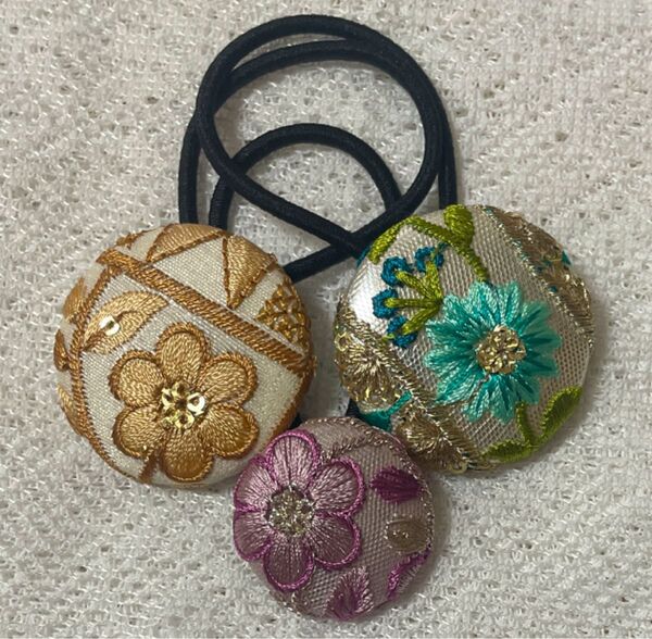 ハンドメイド インド刺繍リボン くるみボタン ヘアゴムセット ②
