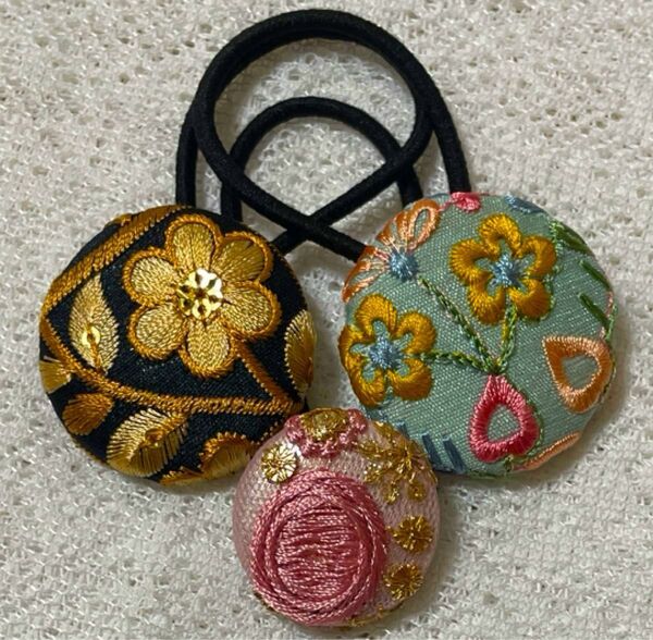 ハンドメイド インド刺繍リボン くるみボタン ヘアゴムセット ④