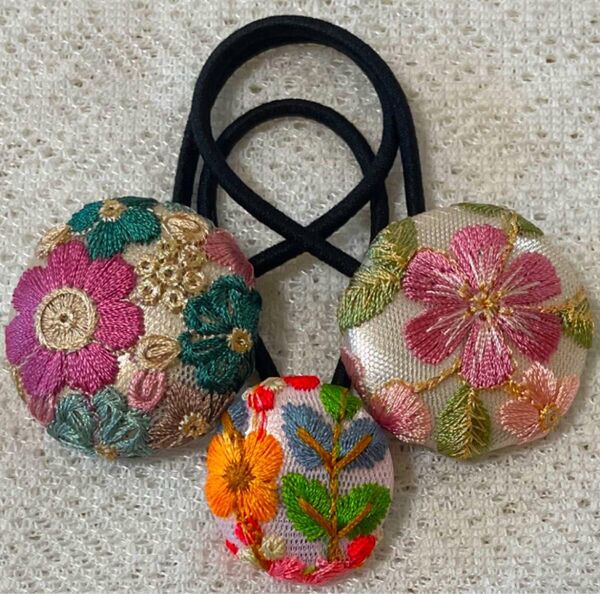 ハンドメイド インド刺繍リボン くるみボタン ヘアゴムセット ③