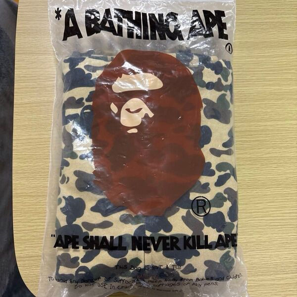 A BATHING APE ジップアップパーカー イエロー系