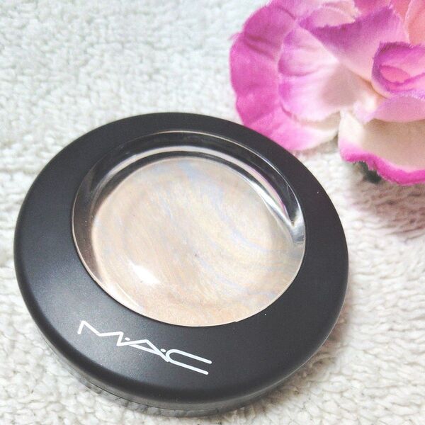 MAC ミネラライズスキンフィニッシュ ライトスカペード