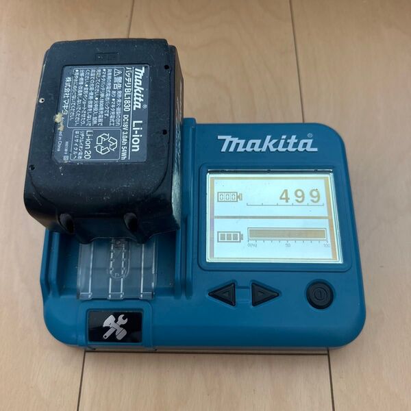 マキタ makita 18V 充電器 リチウムイオンバッテリー BL1830B 3.0Ah 放電回数499回
