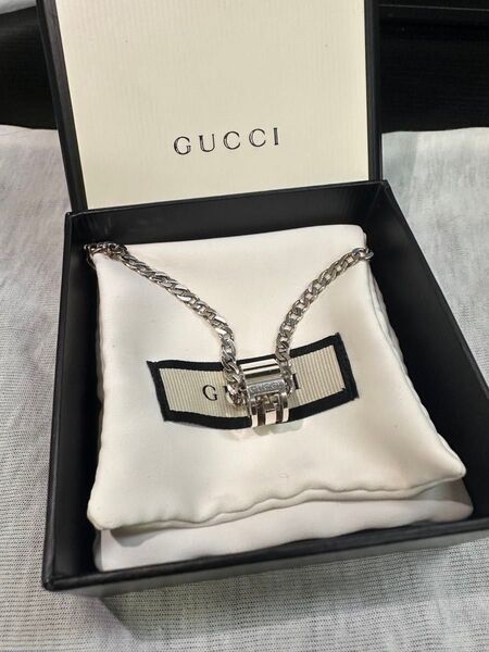 GUCCI カットアウトGリングネックレス