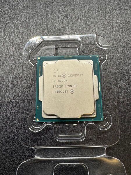 Core i7 8700K BOX 箱付き