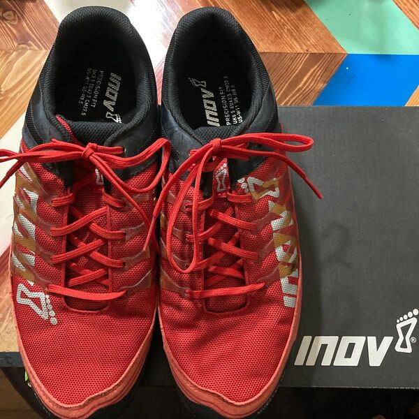 訳アリ INOV8 イノヴェイト マッドクロウ 未使用品 27.5cm トレイルランニングシューズ
