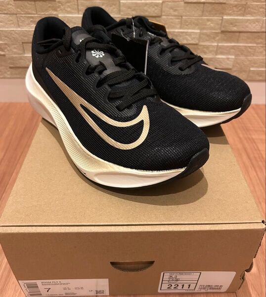 Nike Zoom Fly 5 ブラック/ゴールド サイズ25.0cm