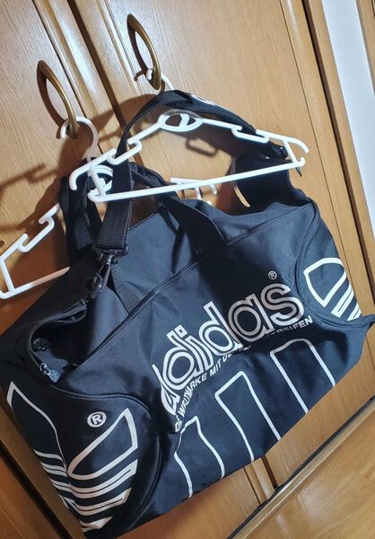 adidas ドラムバッグ アディダス ボストンバッグ ブラック スポーツ用品