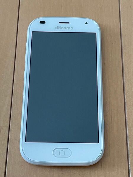 F-42A らくらくスマートフォン ドコモ 富士通 スマホ