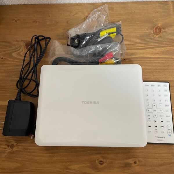 東芝 ポータブルDVDプレーヤー SD-P710SW