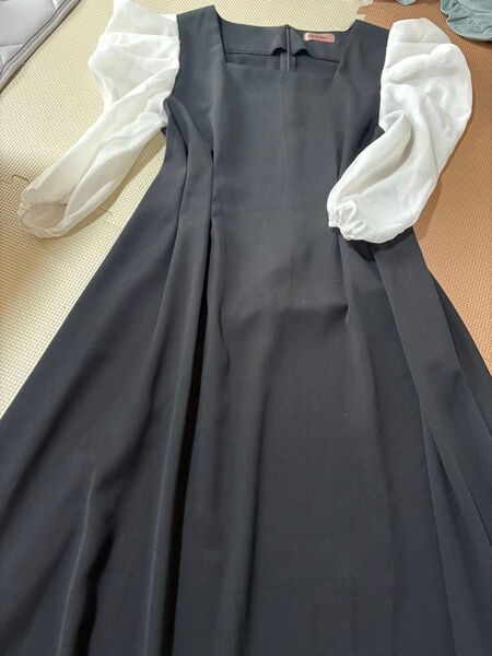 Lily Boutique パフスリーブ ワンピース