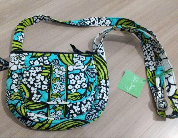 【新品未使用タグ付き】ヴェラブラッドリー ショルダーバッグ アイランドブルームス 30%クーポン Vera Bradley 希少