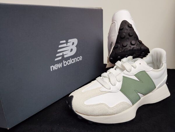 新品24.5cm ニューバランス newbalanceレディーススニーカーU327SKCホワイトグリーン白緑MS327好きにも