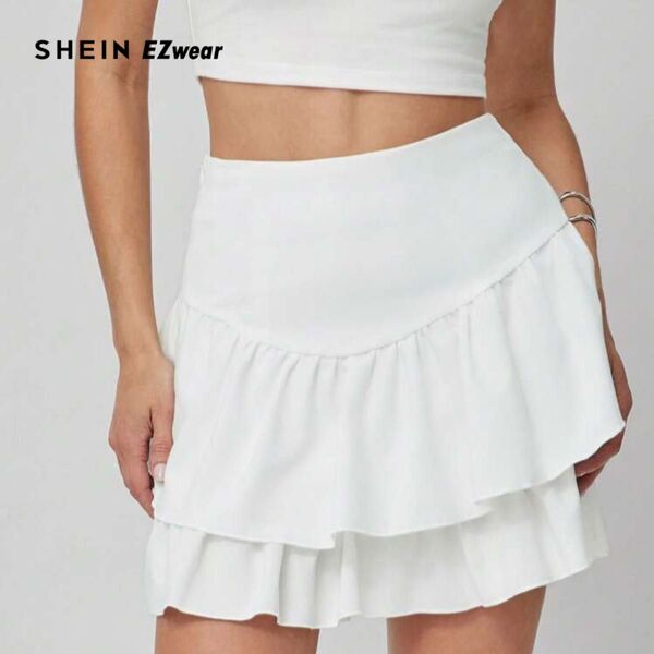 shein ホワイトフレアミニスカート シズニルック