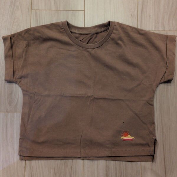 ユニクロエアリズム ブラウン Tシャツ 日出の刺繍 半袖