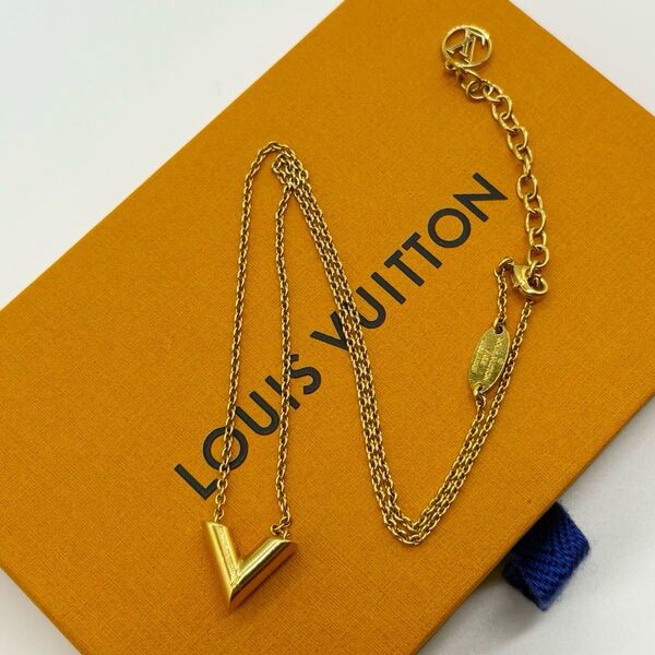【美品】LOUIS VUITTON ルイヴィトン Vネックレス エセンシャルV ゴールド LVロゴ