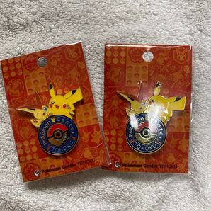 ポケモンセンタートウホクR ロゴピンズ 2個 ピカチュウ ビクティニ ピンバッジ(台紙折れ)