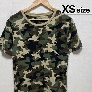 USA古着 Tシャツ XS 迷彩 総柄 カーキ グリーン 緑 コットン スリット