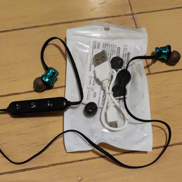 中古 Bluetooth ワイヤレスイヤホン グリーン