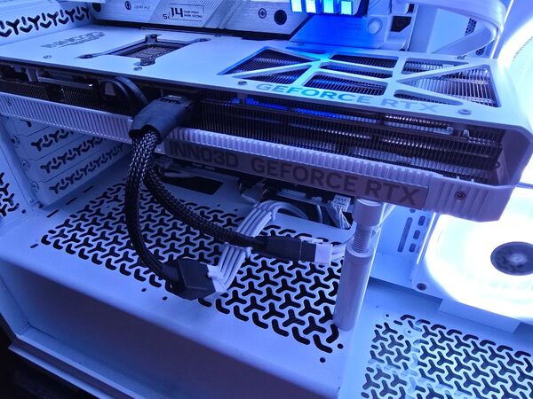 INNO3D RTX5070Ti X3C OC WH