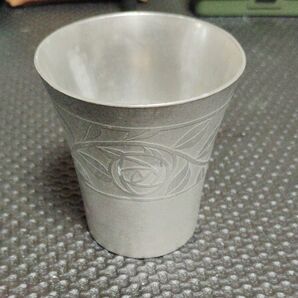 錫製カップ 薔薇模様
