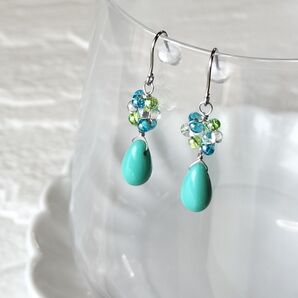 No.530グリーンターコイズチェコガラスドロップ揺れる花ピアス サージカルステンレス ハンドメイド アレルギー対応